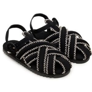 NWT! FARM Rio Black Zigzag Stitch Strappy Sandal Size 9.5